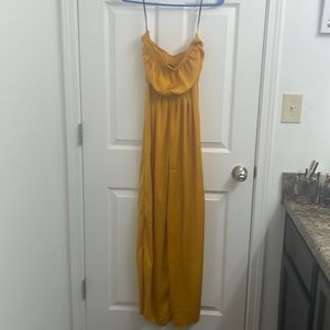 Casual mustard jumper perfect for summer days! Loose fit.